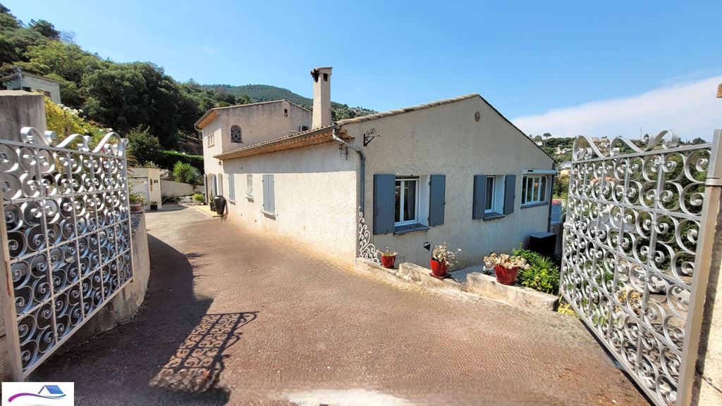 Maison indépendante MANDELIEU LA NAPOULE 997500€ L'Agence du Sud-Est Maison indépendante MANDELIEU LA NAPOULE 997500€ L'Agence du Sud-Est