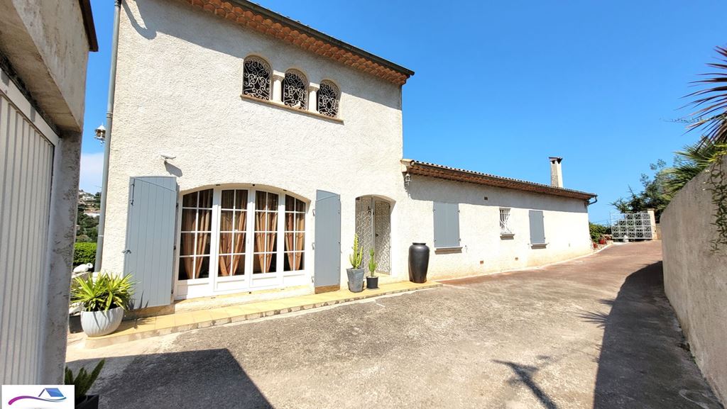 Maison indépendante MANDELIEU LA NAPOULE 927000€ L'Agence du Sud-Est Maison indépendante MANDELIEU LA NAPOULE 927000€ L'Agence du Sud-Est